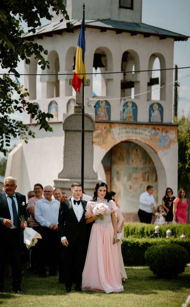 Cununie civila in curtea bisericii din Jijila cu Lucian Crestez