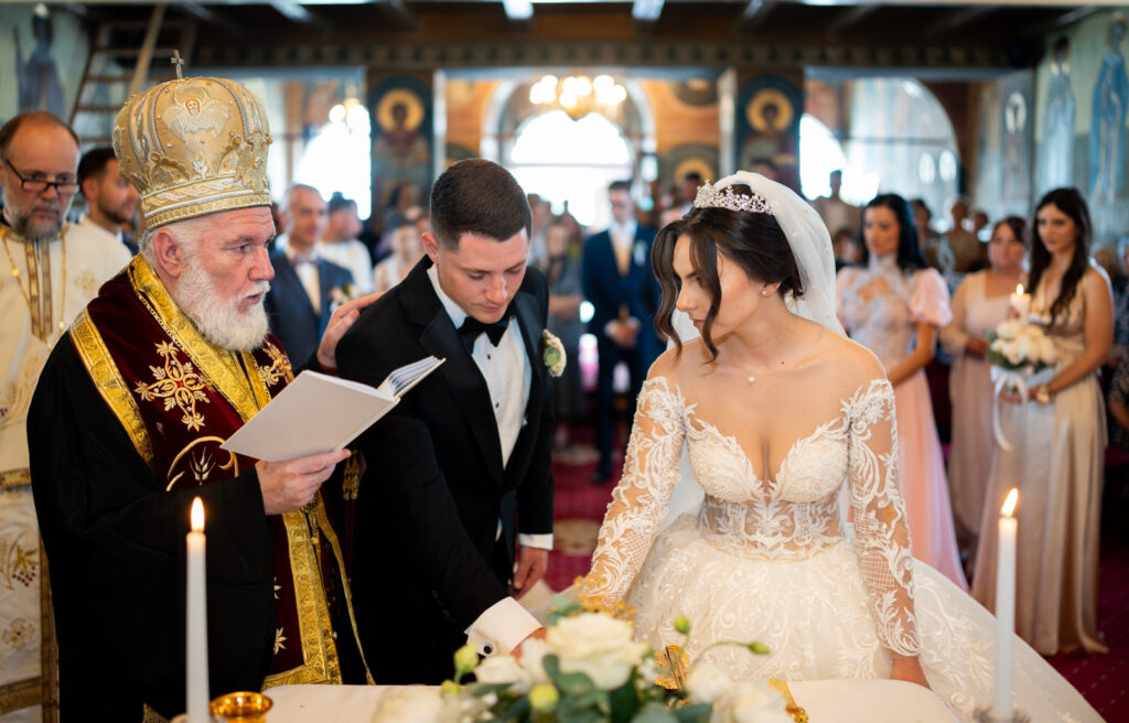 In Biserica cu mirii la cununia religioasa tulcea cu Lucian Crestez