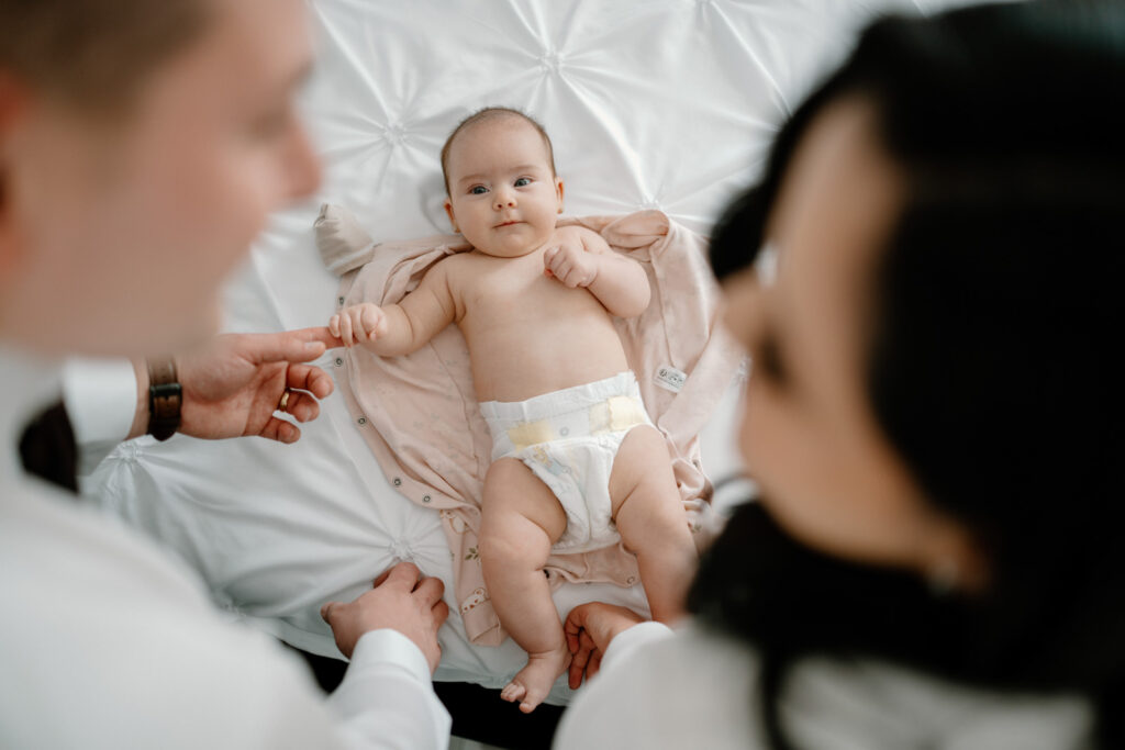 Lucian Crestez cu bebe si parintii