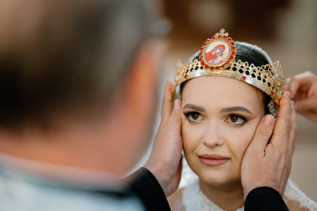Lucian Crestez cu mireasa in Biserica Greaca
