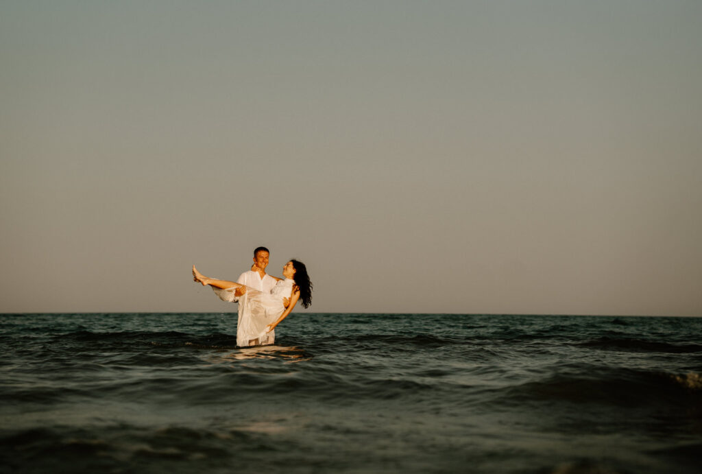 Lucian Crestez fotograf de nunta cu mirii in Corbu