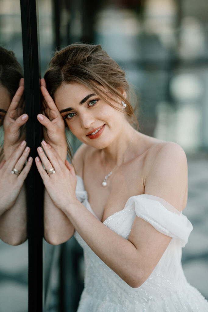 Lucian Crestez fotograf nunta Braila cu mireasa la restaurant