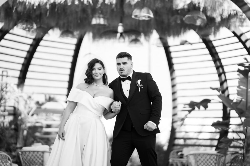 Lucian Crestez fotografii cu nasii si lumanarile de cununie