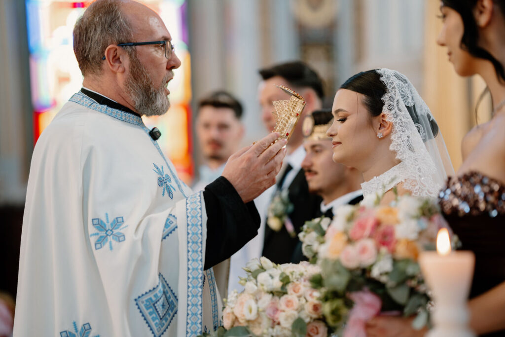 Lucian Crestez in Biserica Greaca cu mirii