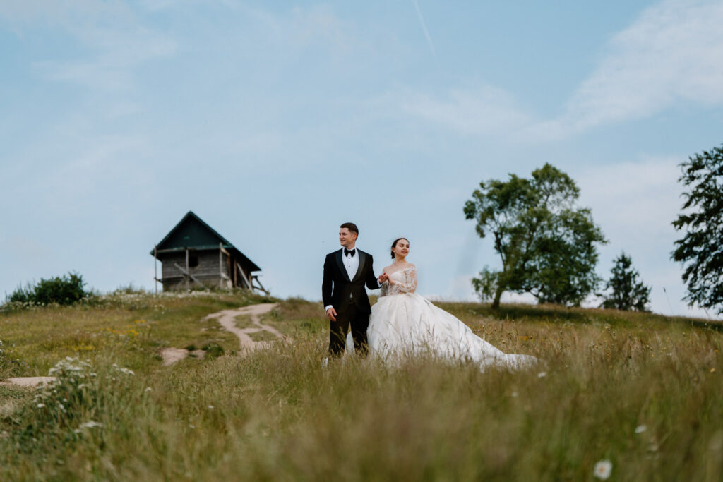 Lucian Crestez la trash the dress in fundata