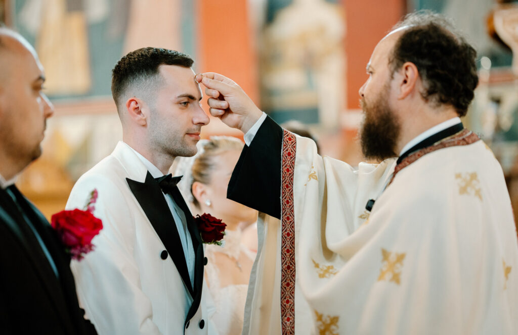Mirii in fata altarului de la Biserica Greaca, viziunea lui Lucian Crestez
