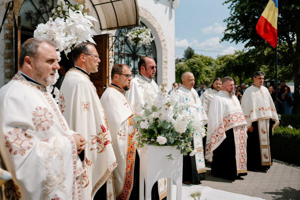 Preotii de la biserica Jijila cu Lucian Crestez