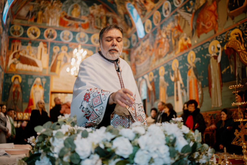 Preotul din biserica botez Braila cu Lucian Crestez