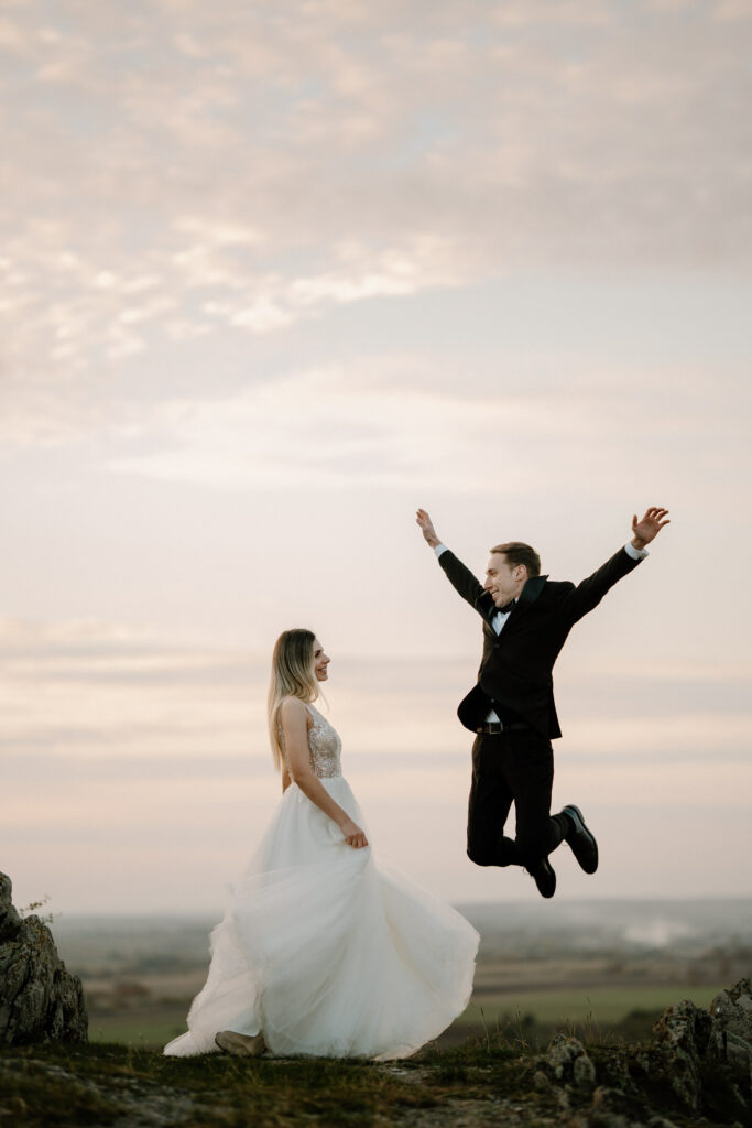 Trash the dress cu Lucian Crestez si mirii pe Pietrele Mariei