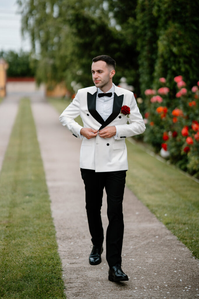 Un moment intim surprins in gradina Uniq Garden, de Lucian Crestez