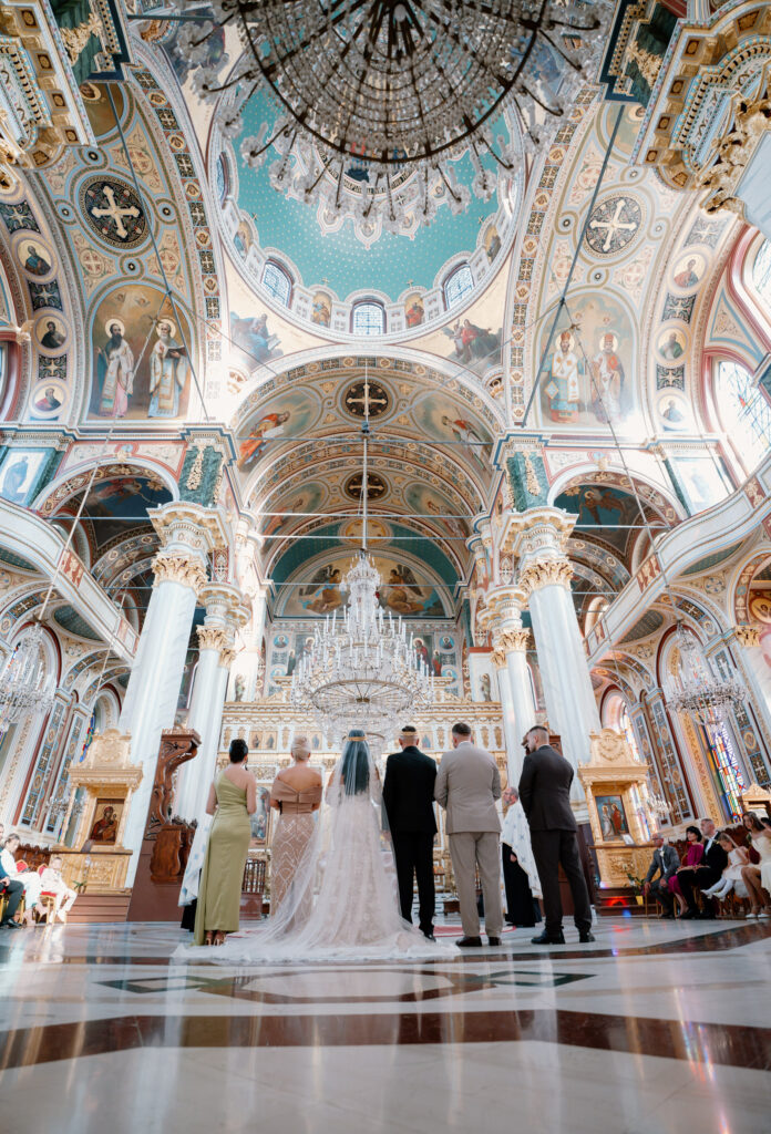 lucian-crestez-cununiile-pe-capul-mirilor-in-biserica-greaca