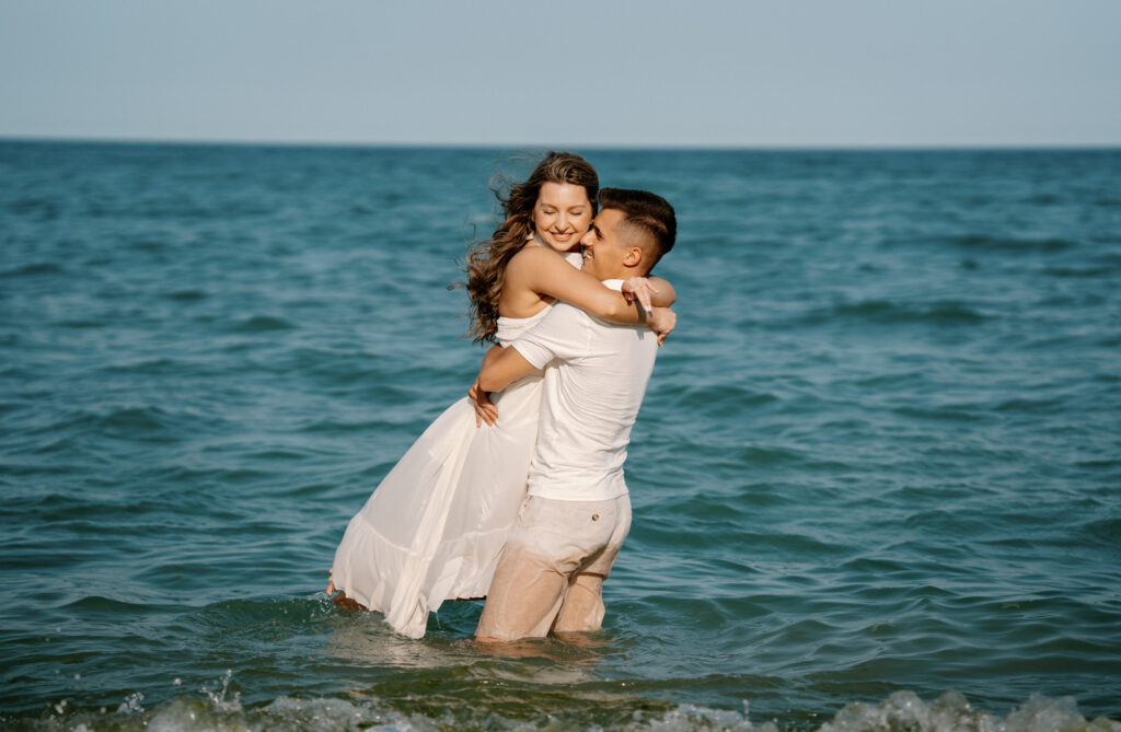 lucian-crestez-mireasa-la-sedinta-foto-in-mare-la-tuzla